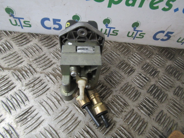 VOLVO FE HAND BRAKE CONTROL UNIT WABCO 20763929 - Elektros sistema - Sunkvežimis: foto 2 VOLVO FE HAND BRAKE CONTROL UNIT WABCO 20763929 - Elektros sistema - Sunkvežimis: foto 2