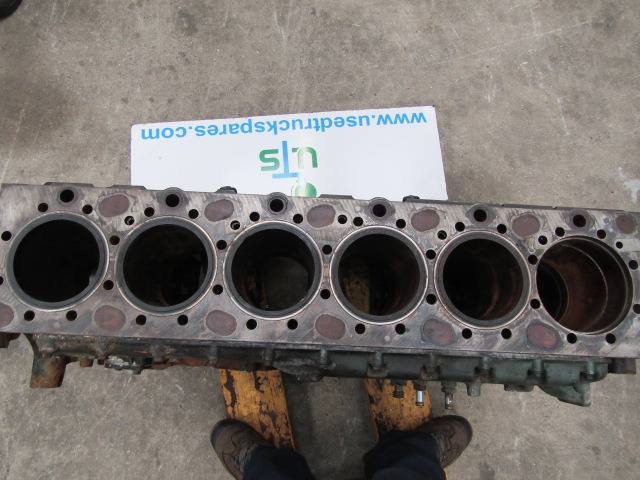VOLVO FH13A ENGINE BLOCK ( NEEDS 1 LINER) - Variklis ir dalys - Sunkvežimis: foto 1 VOLVO FH13A ENGINE BLOCK ( NEEDS 1 LINER) - Variklis ir dalys - Sunkvežimis: foto 1