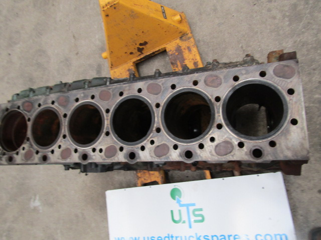 VOLVO FH13A ENGINE BLOCK ( NEEDS 1 LINER) - Variklis ir dalys - Sunkvežimis: foto 2 VOLVO FH13A ENGINE BLOCK ( NEEDS 1 LINER) - Variklis ir dalys - Sunkvežimis: foto 2