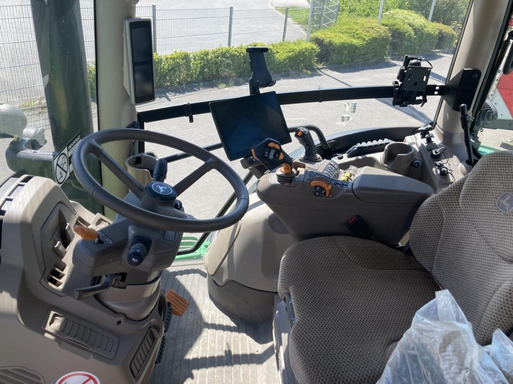 Nauja Traktorius John Deere 6R215: foto 7