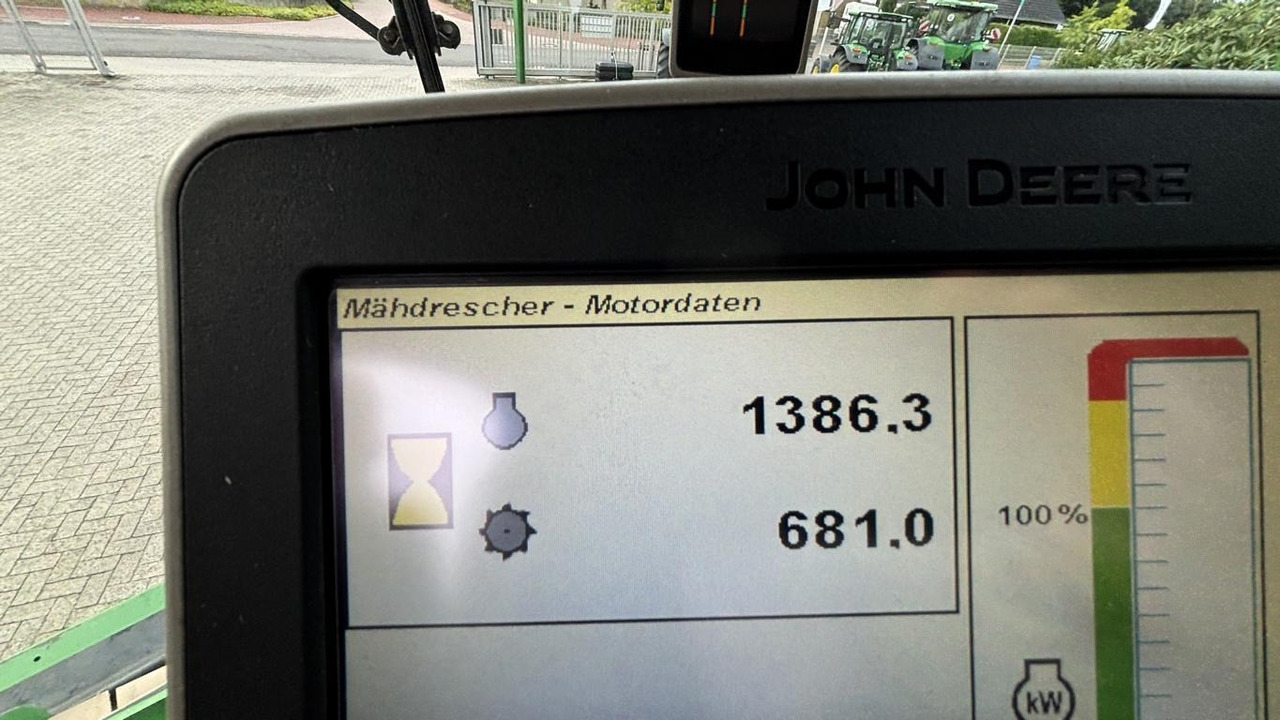 John Deere T660 - Derliaus nuėmimo kombainas: foto 2 John Deere T660 - Derliaus nuėmimo kombainas: foto 2