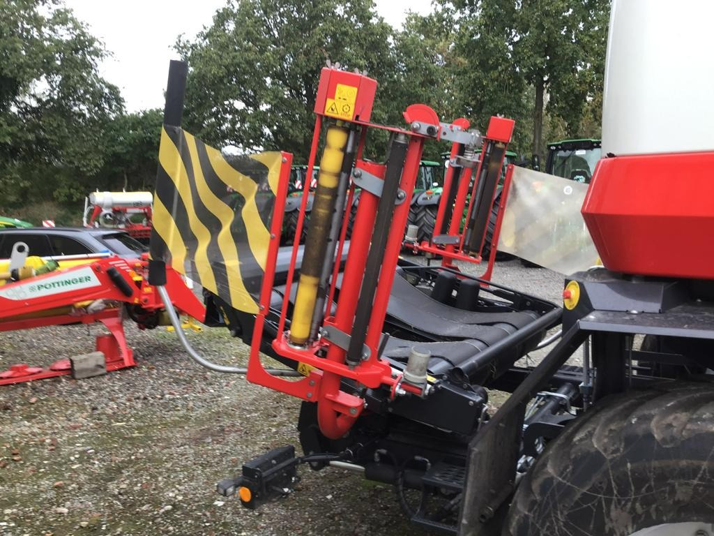 Pašarų tvarkymo technika Pöttinger IMPRESS 155 VC PRO: foto 17 Pašarų tvarkymo technika Pöttinger IMPRESS 155 VC PRO: foto 17