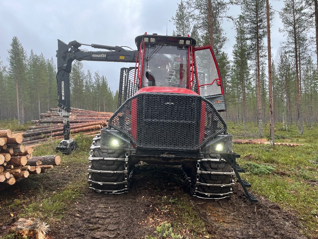 Komatsu 875 - Forvarderis: foto 1 Komatsu 875 - Forvarderis: foto 1