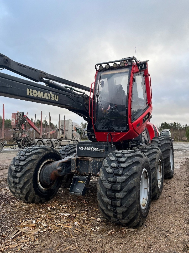 Komatsu 911 - Harvesteris: foto 1 Komatsu 911 - Harvesteris: foto 1