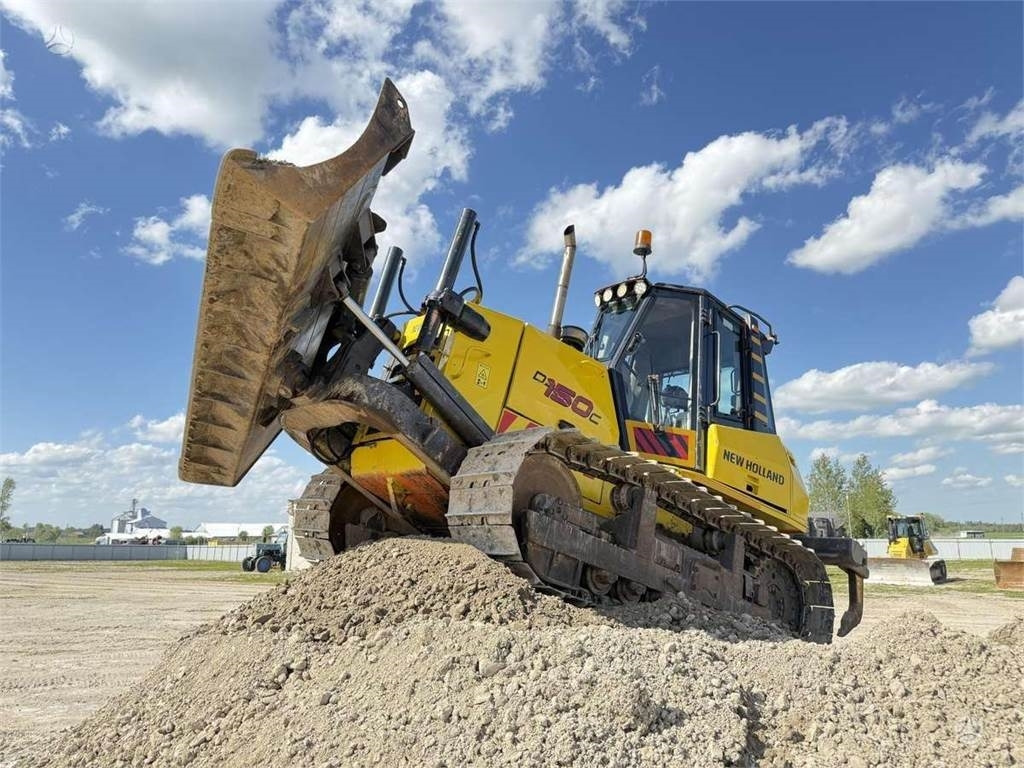 New Holland D150C Ripper - Buldozeris: foto 2 New Holland D150C Ripper - Buldozeris: foto 2