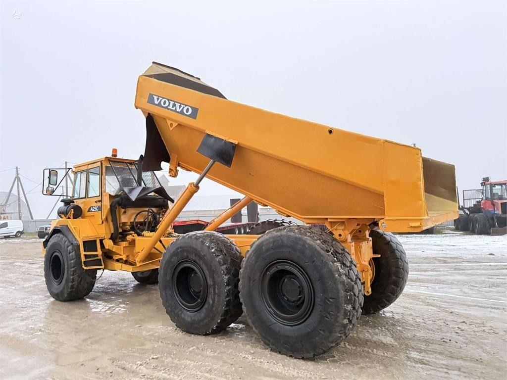 Volvo A25C - Šarnyrinis savivartis: foto 4 Volvo A25C - Šarnyrinis savivartis: foto 4