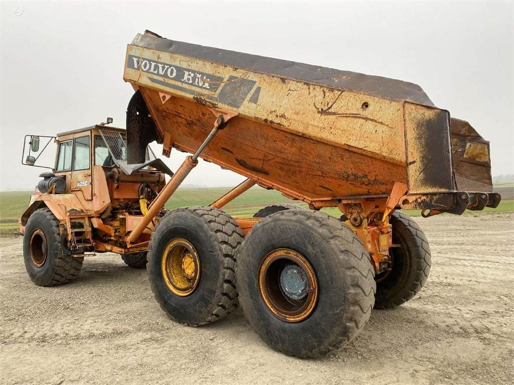 Volvo A25C , Nr.1 - Šarnyrinis savivartis: foto 4 Volvo A25C , Nr.1 - Šarnyrinis savivartis: foto 4