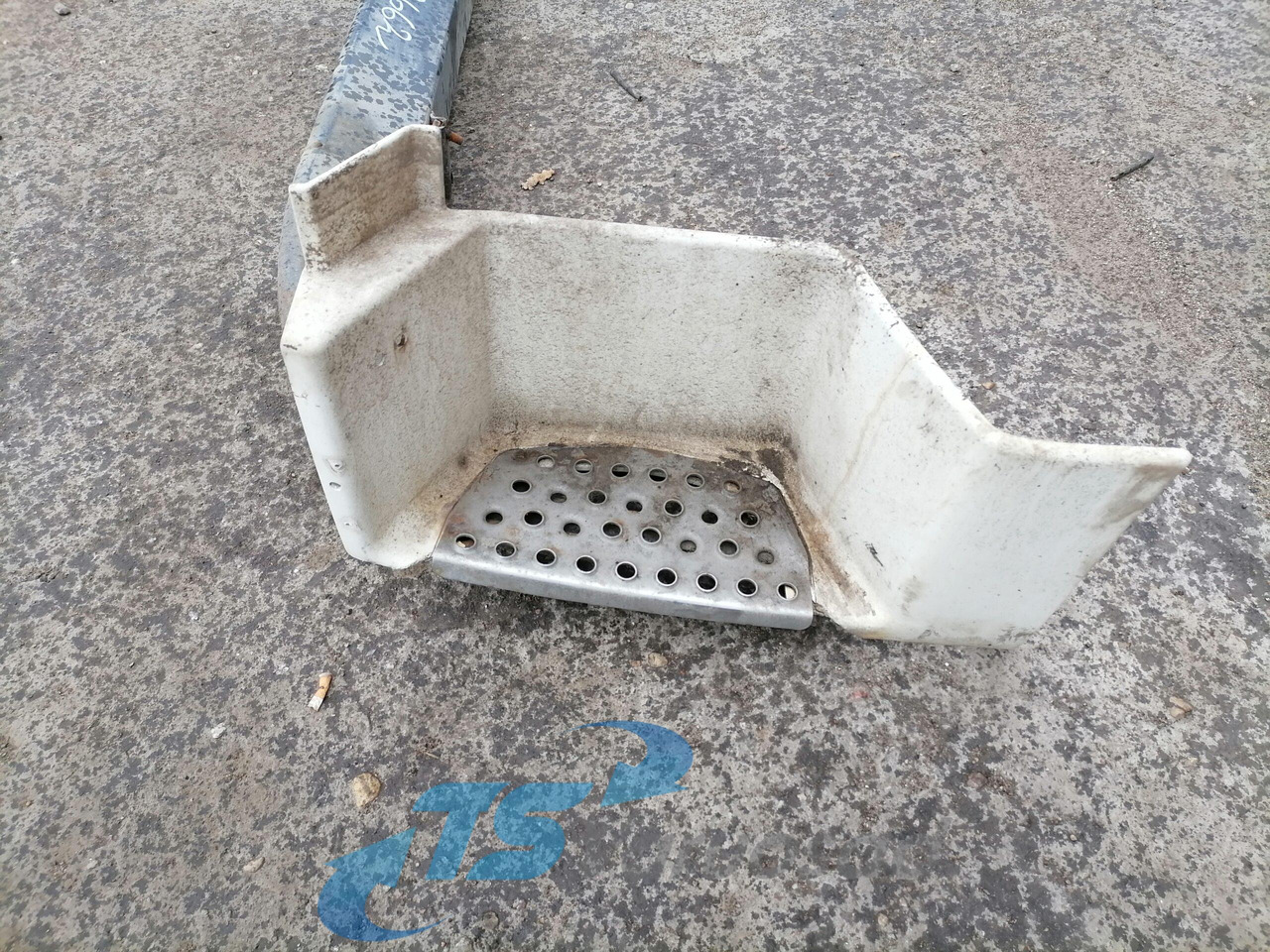 MAN Bumper 81416505013 - Bamperis - Sunkvežimis: foto 3 MAN Bumper 81416505013 - Bamperis - Sunkvežimis: foto 3
