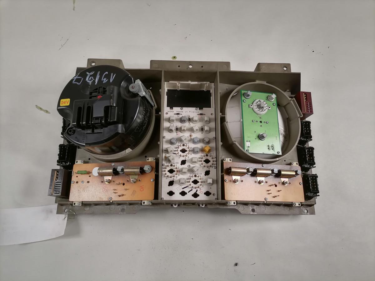 MAN Dashboard 81272026080 - Prietaisų skydas - Sunkvežimis: foto 4 MAN Dashboard 81272026080 - Prietaisų skydas - Sunkvežimis: foto 4