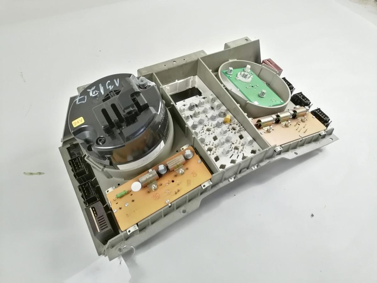 MAN Dashboard 81272026080 - Prietaisų skydas - Sunkvežimis: foto 3 MAN Dashboard 81272026080 - Prietaisų skydas - Sunkvežimis: foto 3