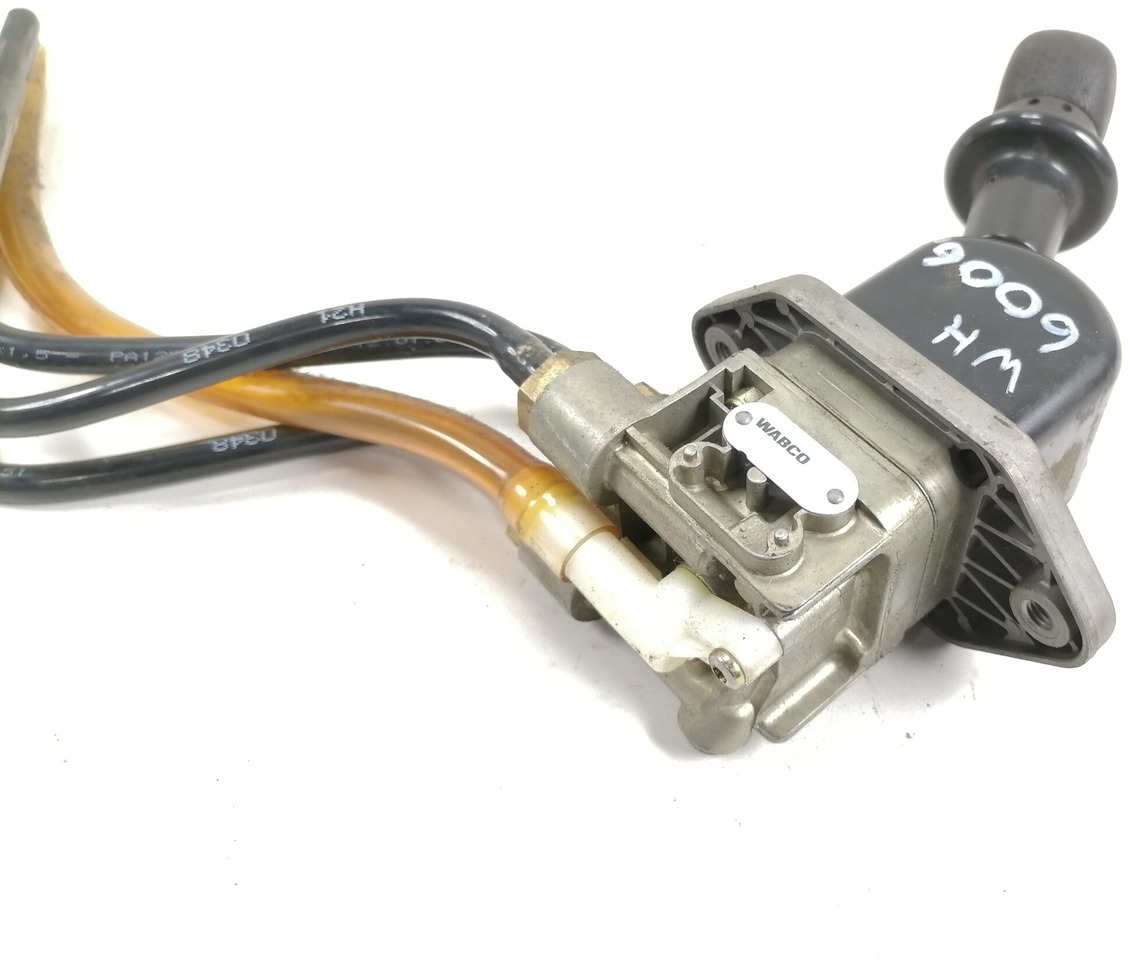 MAN Handbrake control lever 81523156156 - Universali dalis - Sunkvežimis: foto 3 MAN Handbrake control lever 81523156156 - Universali dalis - Sunkvežimis: foto 3