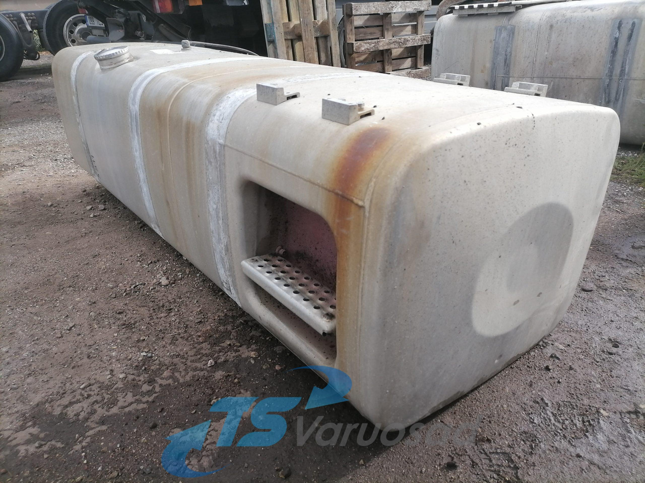 MAN Kütusepaak 710L 81122015712 - Degalų bakas - Sunkvežimis: foto 2 MAN Kütusepaak 710L 81122015712 - Degalų bakas - Sunkvežimis: foto 2