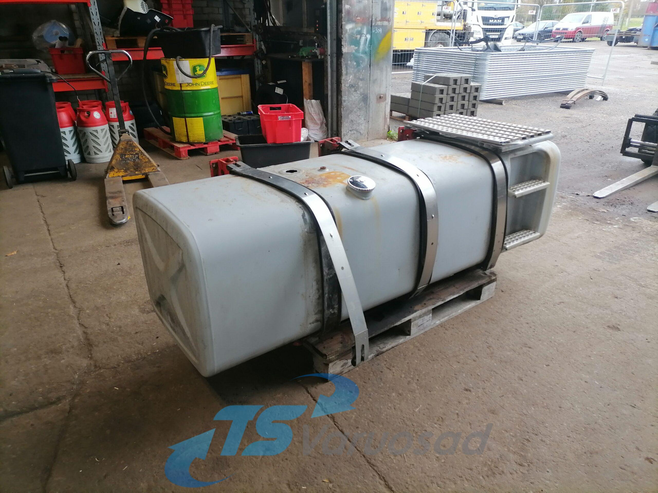 MAN Kütusepaak 780L 81122015608 - Degalų bakas - Sunkvežimis: foto 1 MAN Kütusepaak 780L 81122015608 - Degalų bakas - Sunkvežimis: foto 1