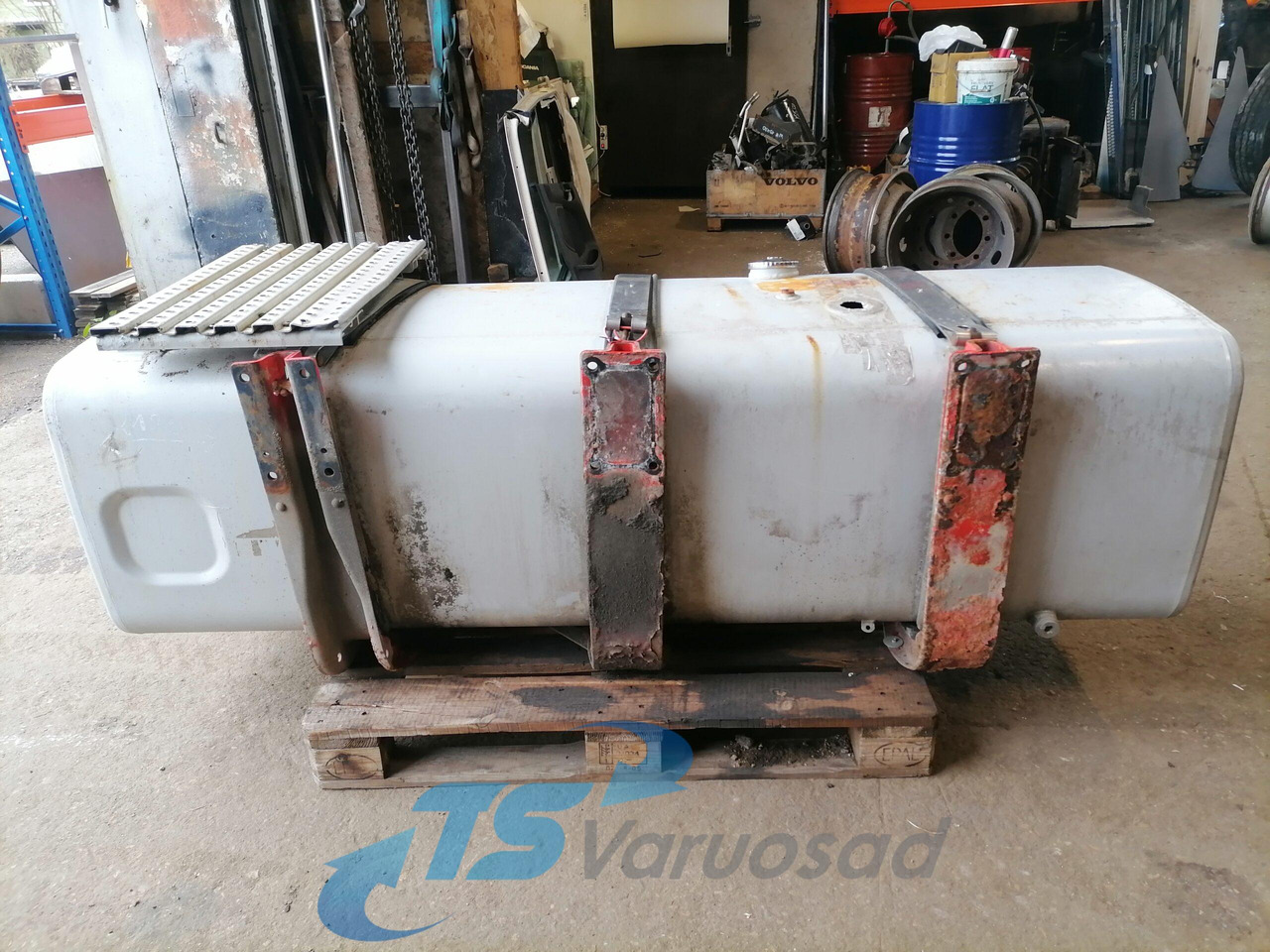 MAN Kütusepaak 780L 81122015608 - Degalų bakas - Sunkvežimis: foto 4 MAN Kütusepaak 780L 81122015608 - Degalų bakas - Sunkvežimis: foto 4