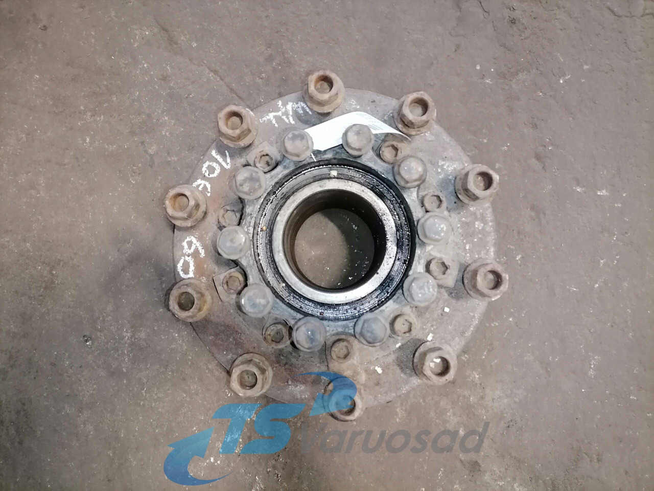 MAN Rear axel hub 81357010155 - Stebulė - Sunkvežimis: foto 3 MAN Rear axel hub 81357010155 - Stebulė - Sunkvežimis: foto 3
