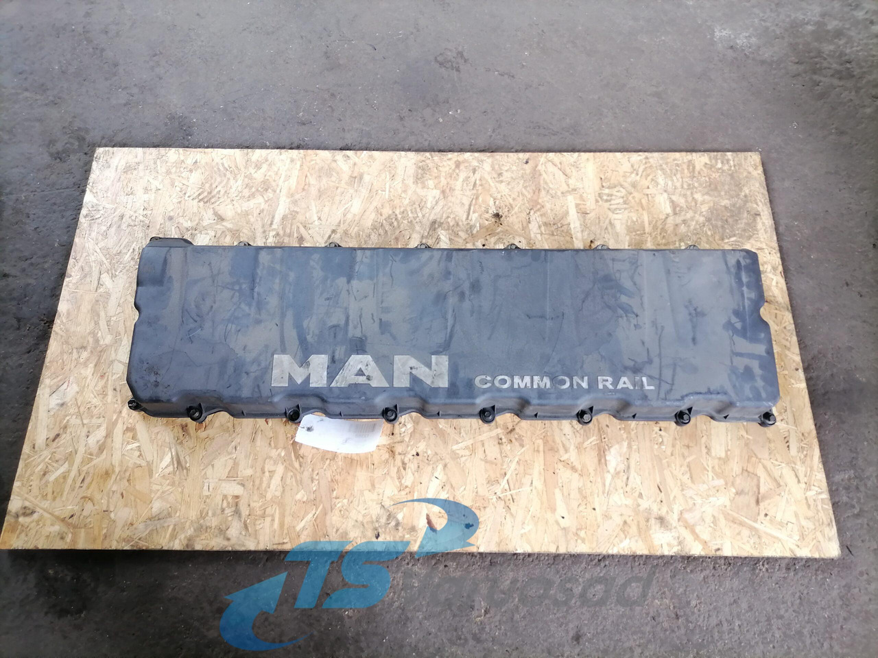 MAN Valve cover 51034016014 - Cilindrų galvutė - Sunkvežimis: foto 1 MAN Valve cover 51034016014 - Cilindrų galvutė - Sunkvežimis: foto 1