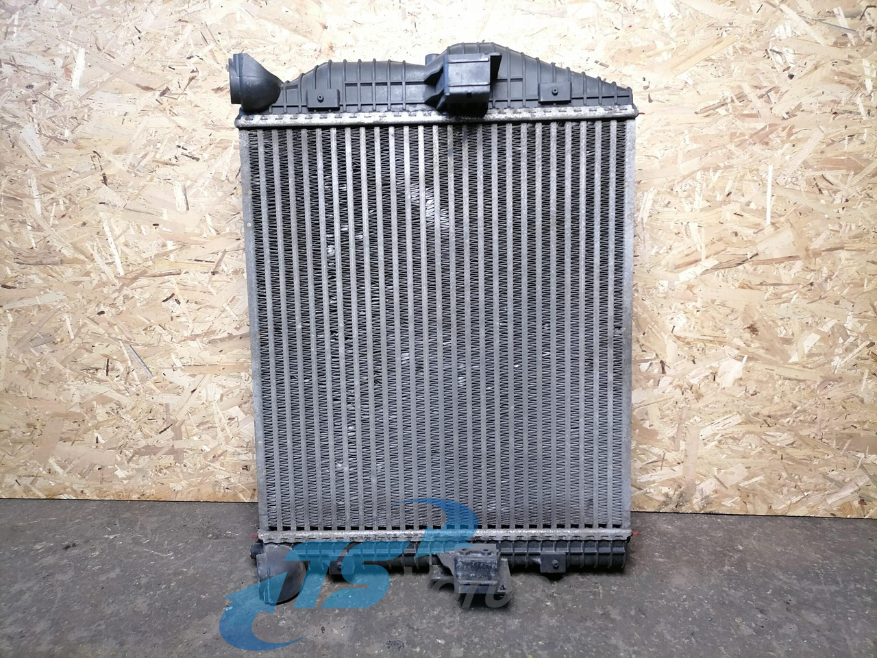 MB Intercooler radiator A9705000604 - Tarpinis aušintuvas - Sunkvežimis: foto 2 MB Intercooler radiator A9705000604 - Tarpinis aušintuvas - Sunkvežimis: foto 2