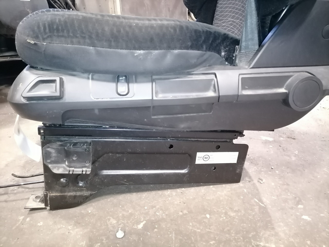 Mercedes-Benz Juhiiste A9609107501 - Sėdynė - Sunkvežimis: foto 4 Mercedes-Benz Juhiiste A9609107501 - Sėdynė - Sunkvežimis: foto 4