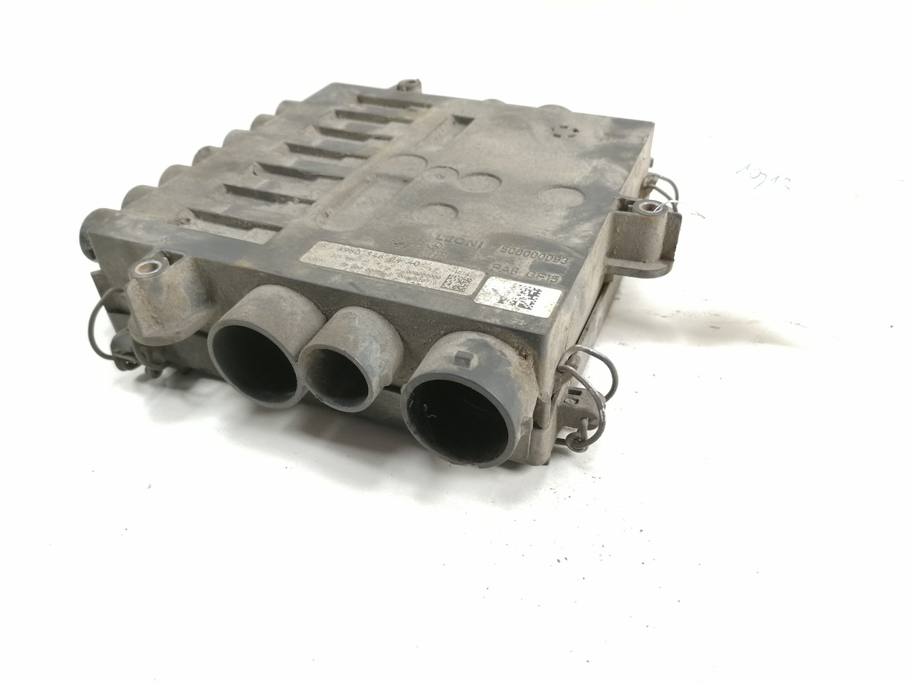 Mercedes-Benz Juhtmestiku harukarp A9605460440 - Saugiklis - Sunkvežimis: foto 2 Mercedes-Benz Juhtmestiku harukarp A9605460440 - Saugiklis - Sunkvežimis: foto 2