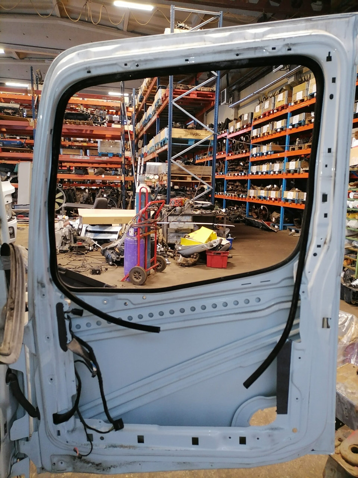 Mercedes-Benz MB uks, parem A9607202403 - Durys ir dalys - Sunkvežimis: foto 2 Mercedes-Benz MB uks, parem A9607202403 - Durys ir dalys - Sunkvežimis: foto 2