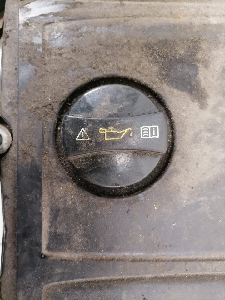 Mercedes-Benz Valve cover A4710101730 - Cilindrų galvutė - Sunkvežimis: foto 5 Mercedes-Benz Valve cover A4710101730 - Cilindrų galvutė - Sunkvežimis: foto 5