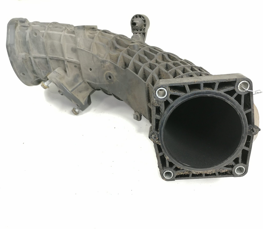Mercedes-Benz intercooler pipe A4710902137 - Tarpinis aušintuvas - Sunkvežimis: foto 2 Mercedes-Benz intercooler pipe A4710902137 - Tarpinis aušintuvas - Sunkvežimis: foto 2
