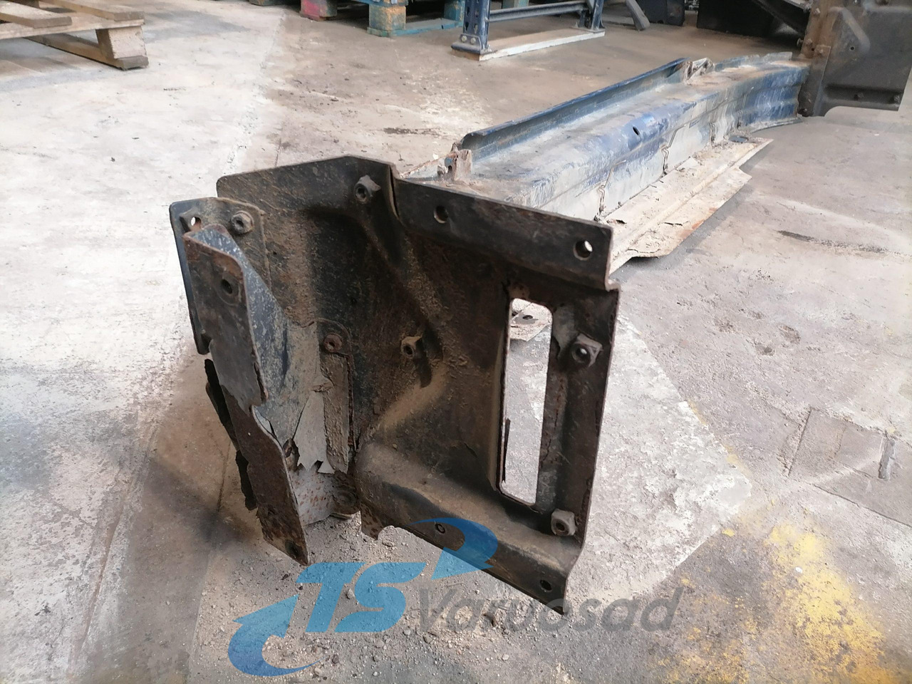 Scania Bumper 1731206 - Bamperis - Sunkvežimis: foto 3 Scania Bumper 1731206 - Bamperis - Sunkvežimis: foto 3