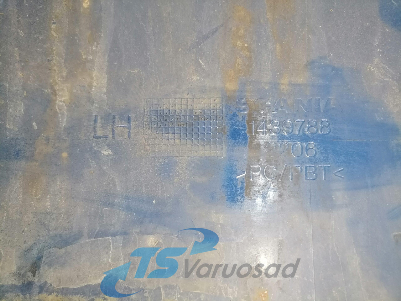 Scania Bumper cover 1439788 - Bamperis kampas - Sunkvežimis: foto 2 Scania Bumper cover 1439788 - Bamperis kampas - Sunkvežimis: foto 2