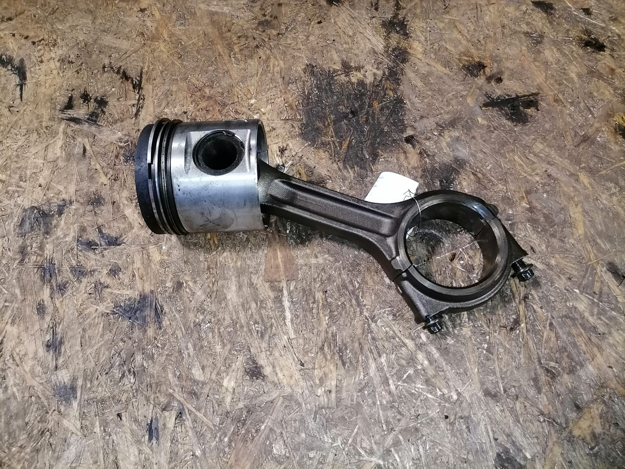 Scania Connecting rod + piston 1798596 - Stūmokliai/ Žiedai/ Įvorės - Sunkvežimis: foto 1 Scania Connecting rod + piston 1798596 - Stūmokliai/ Žiedai/ Įvorės - Sunkvežimis: foto 1