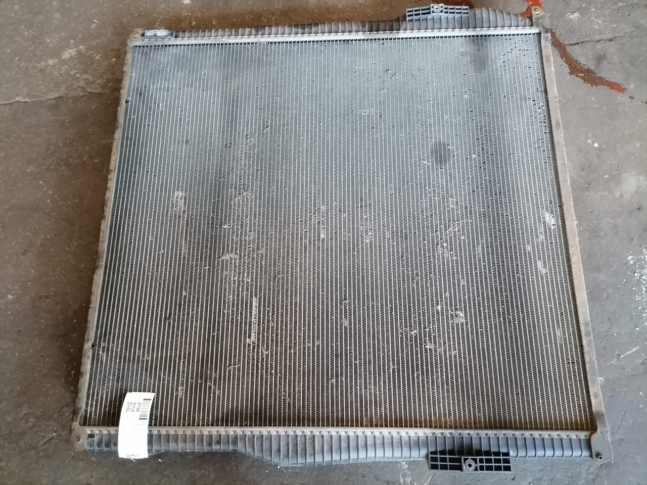 Scania Cooling radiator 1781365 - Radiatorius - Sunkvežimis: foto 4 Scania Cooling radiator 1781365 - Radiatorius - Sunkvežimis: foto 4