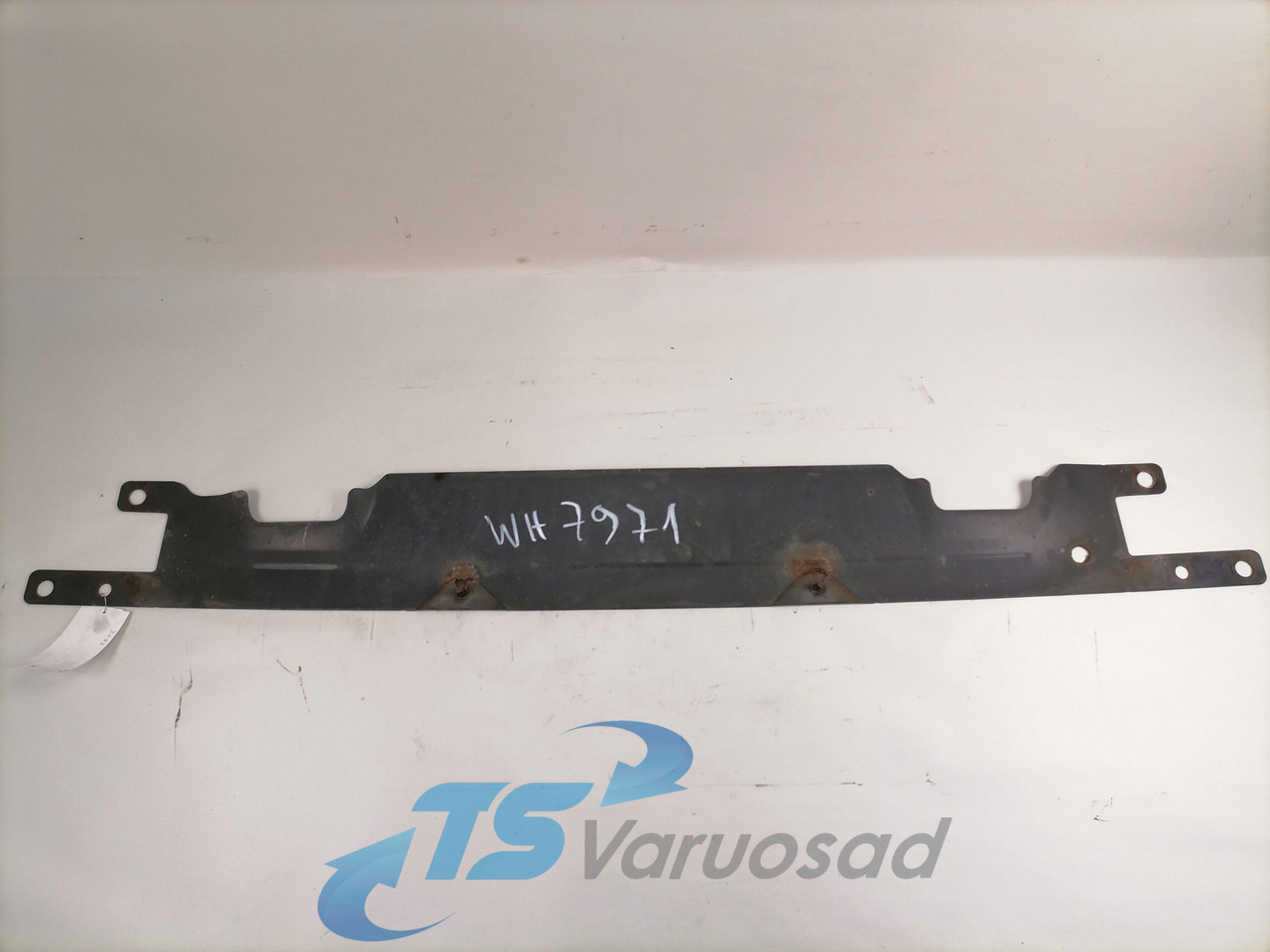 Scania Esikaitseraua plekk 1790203 - Bamperis - Sunkvežimis: foto 4 Scania Esikaitseraua plekk 1790203 - Bamperis - Sunkvežimis: foto 4