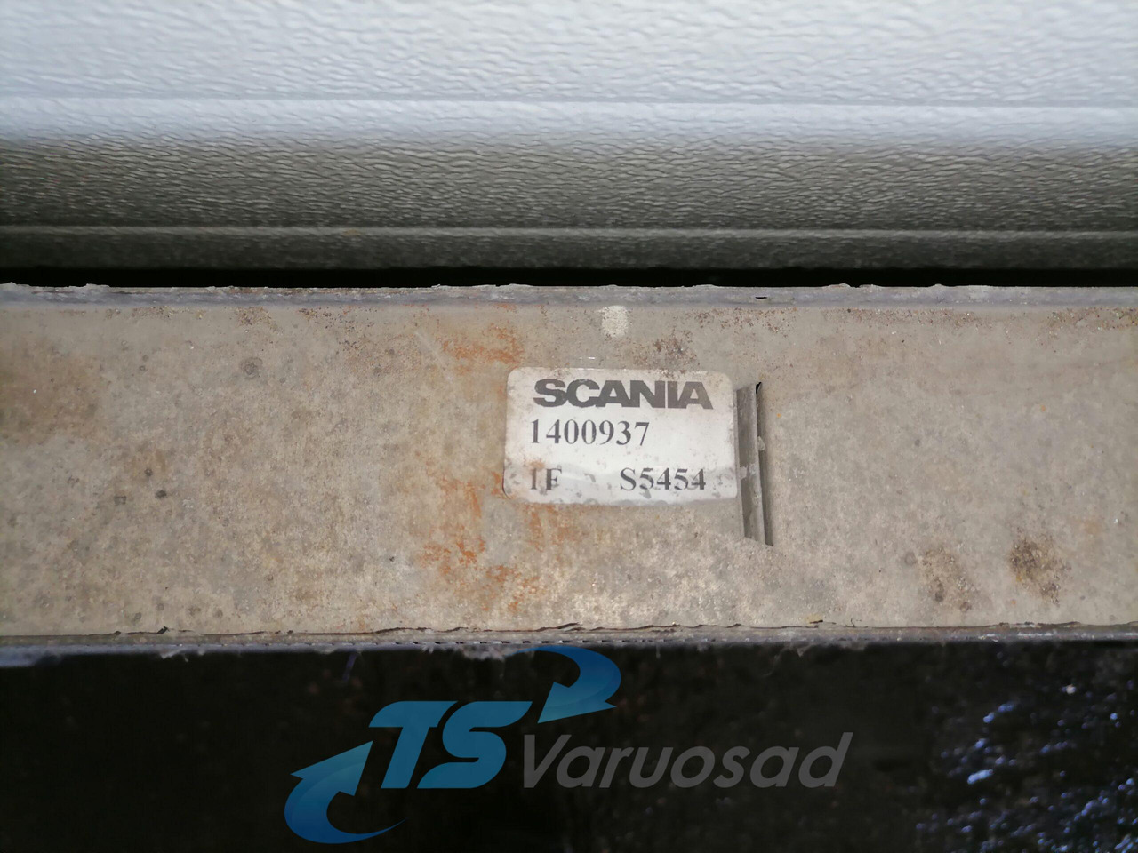 Scania Intercooler radiator 1400937 - Tarpinis aušintuvas - Sunkvežimis: foto 4 Scania Intercooler radiator 1400937 - Tarpinis aušintuvas - Sunkvežimis: foto 4