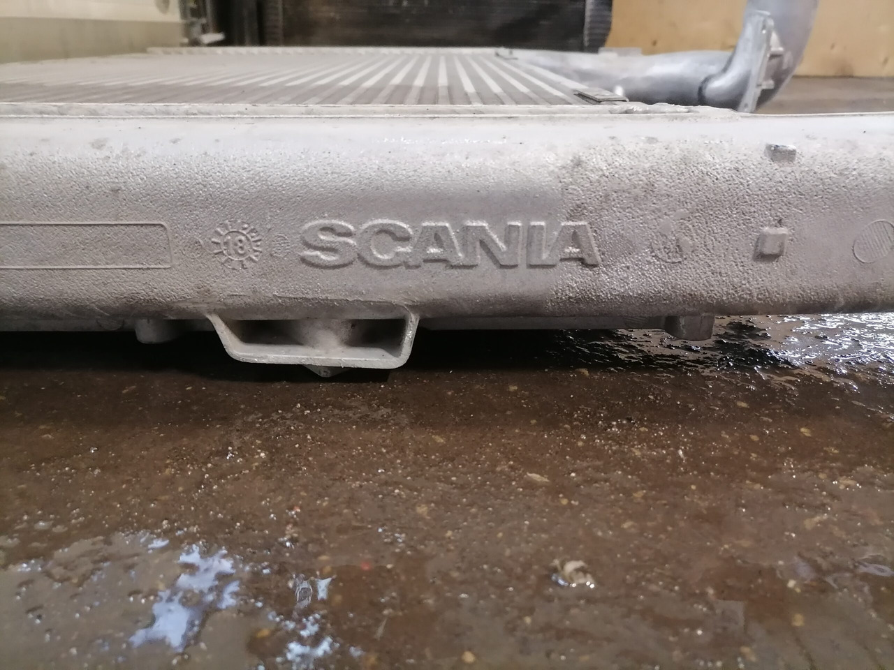 Scania Intercooler radiator 1798808 - Tarpinis aušintuvas - Sunkvežimis: foto 3 Scania Intercooler radiator 1798808 - Tarpinis aušintuvas - Sunkvežimis: foto 3
