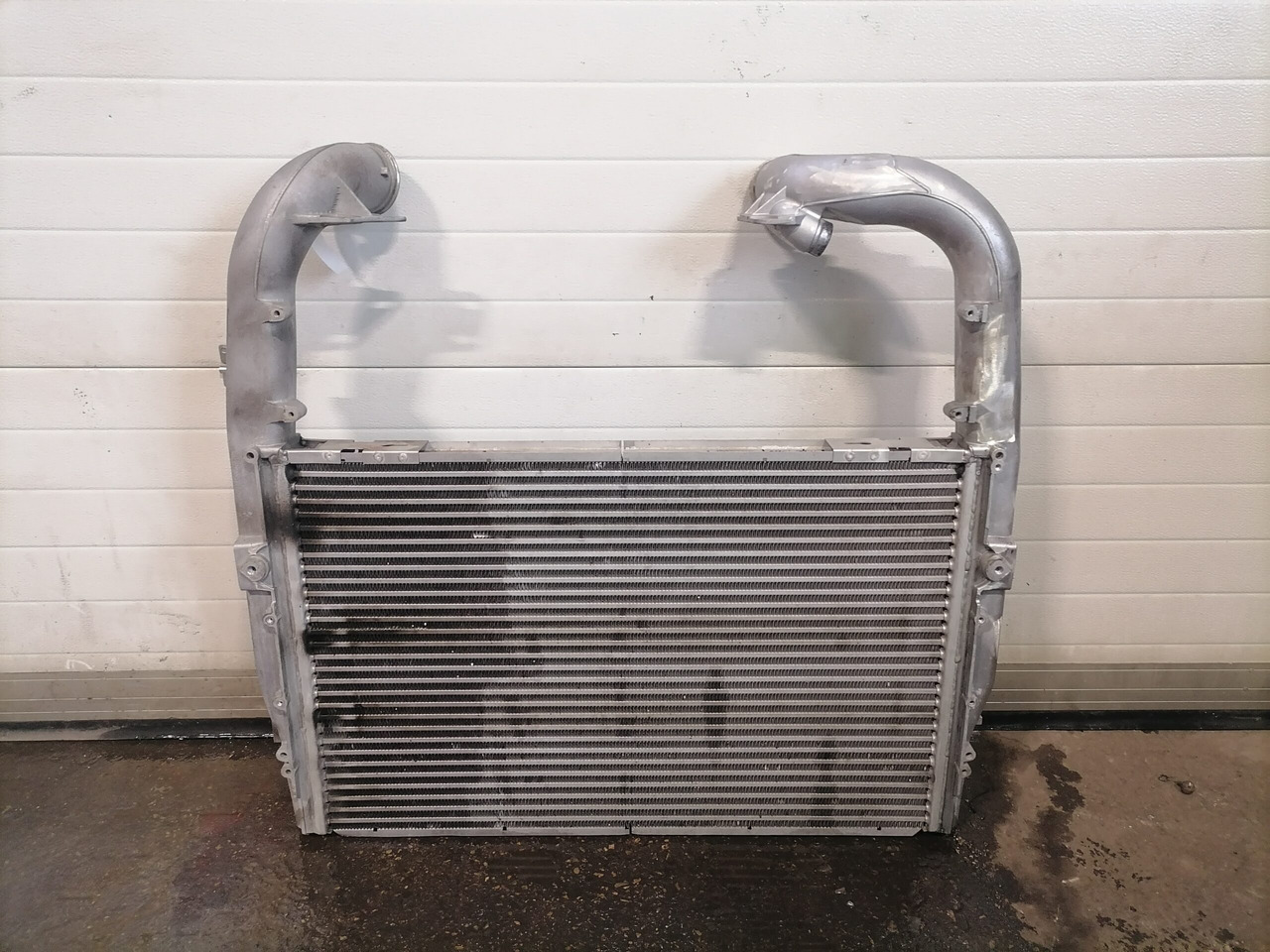Scania Intercooler radiator 1798808 - Tarpinis aušintuvas - Sunkvežimis: foto 1 Scania Intercooler radiator 1798808 - Tarpinis aušintuvas - Sunkvežimis: foto 1