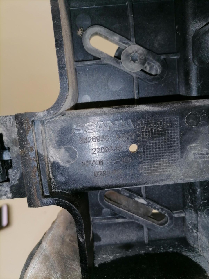 Scania Kabiini tuulesuunaja kandur 2326968 - Aerodinamika/ Spoileris - Sunkvežimis: foto 2 Scania Kabiini tuulesuunaja kandur 2326968 - Aerodinamika/ Spoileris - Sunkvežimis: foto 2