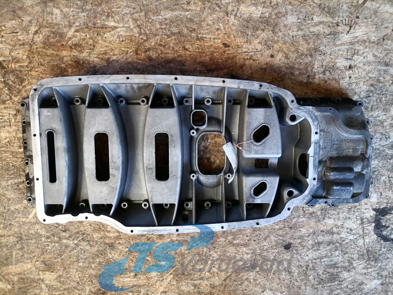 Scania Ladder frame 1762258 - Alyvos karteris - Sunkvežimis: foto 2 Scania Ladder frame 1762258 - Alyvos karteris - Sunkvežimis: foto 2