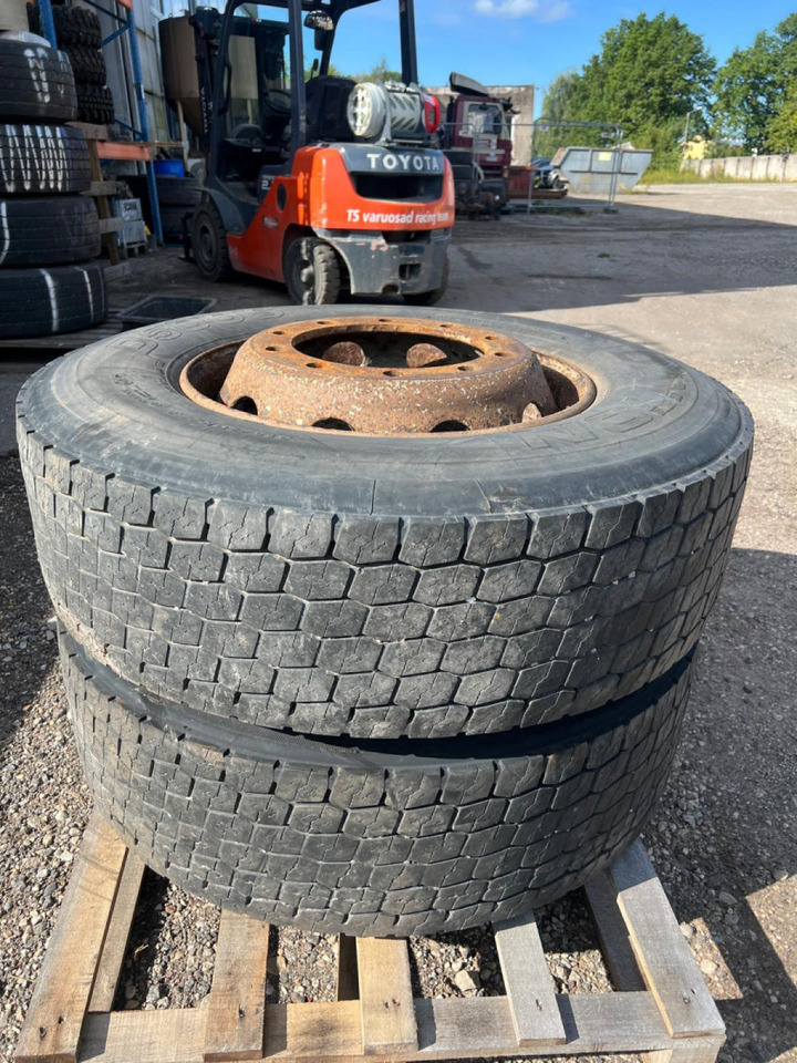 Scania Rehvid + veljed 315/70R22.5 31570R225 - Padangos ir ratlankiai - Sunkvežimis: foto 1 Scania Rehvid + veljed 315/70R22.5 31570R225 - Padangos ir ratlankiai - Sunkvežimis: foto 1