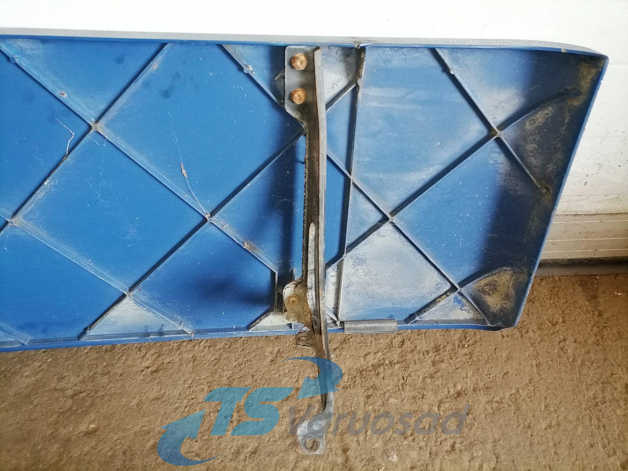 Scania Scania cab wind deflector, right side 1348522 - Aerodinamika/ Spoileris - Sunkvežimis: foto 4 Scania Scania cab wind deflector, right side 1348522 - Aerodinamika/ Spoileris - Sunkvežimis: foto 4