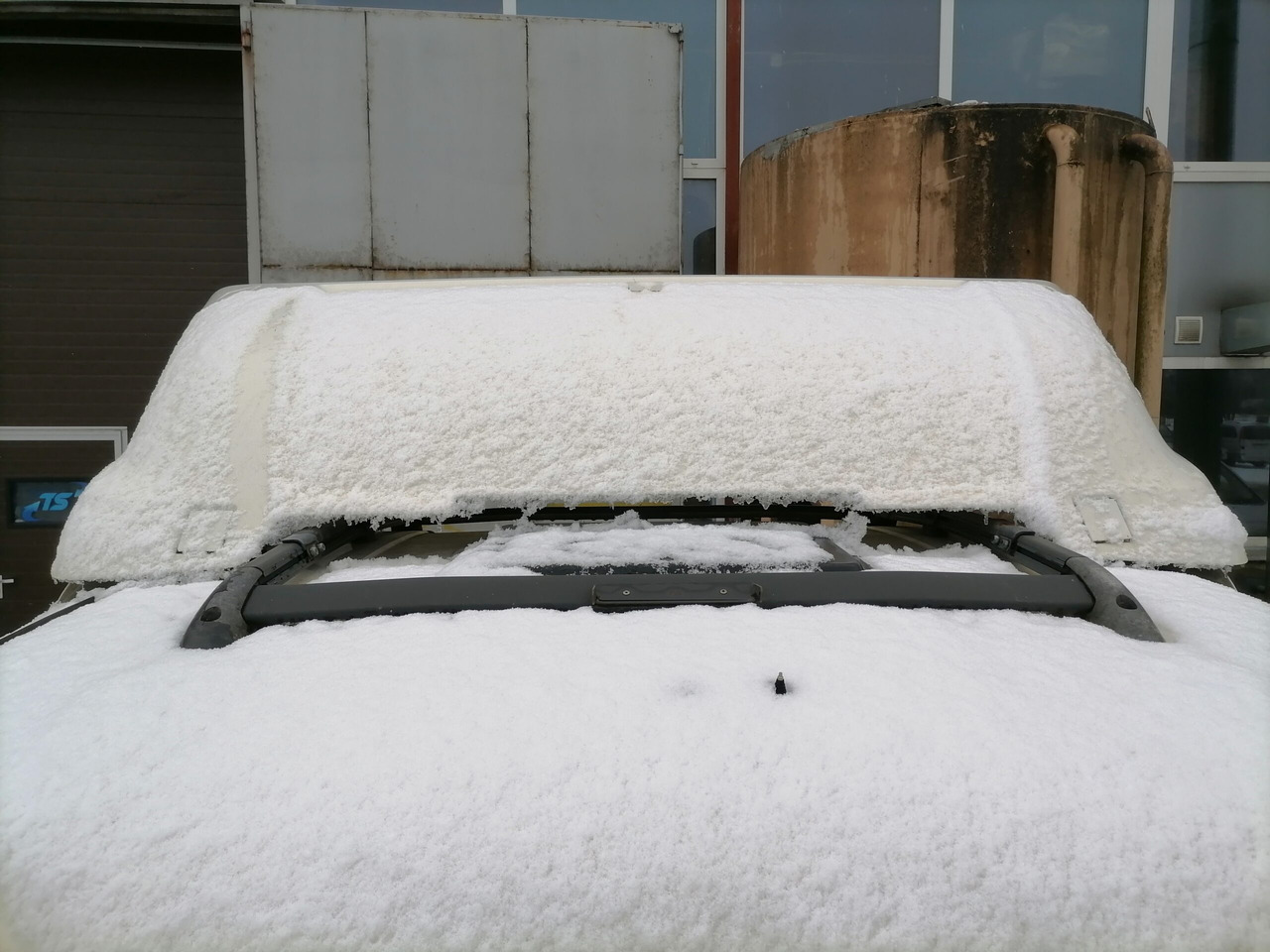 Scania Scania cab wind deflector, roof 1757973 - Aerodinamika/ Spoileris - Sunkvežimis: foto 2 Scania Scania cab wind deflector, roof 1757973 - Aerodinamika/ Spoileris - Sunkvežimis: foto 2