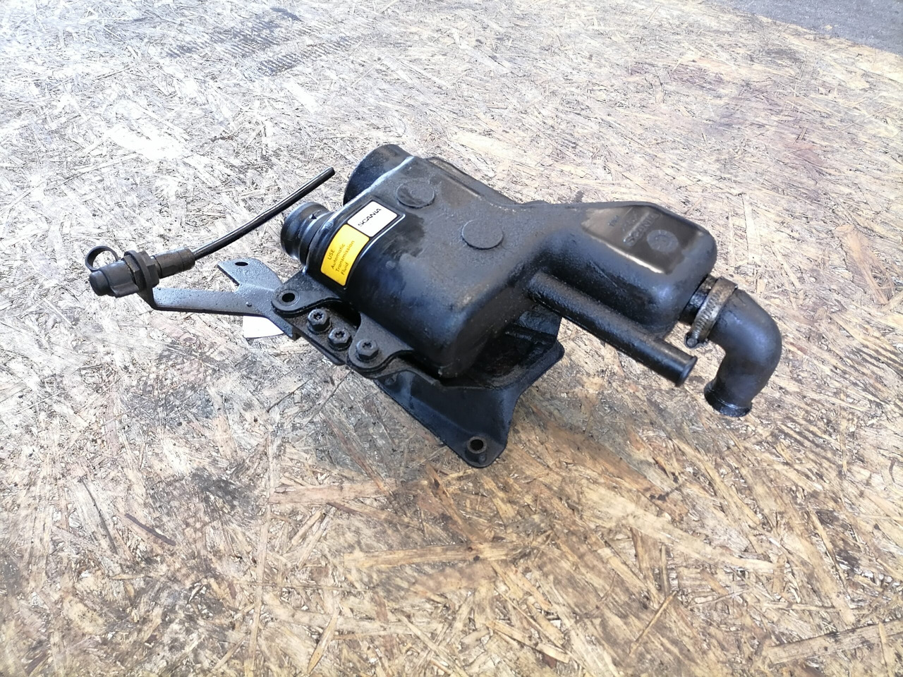 Scania Scania steering oil tank 1461351 - Vairo stiprintuvo šlanga - Sunkvežimis: foto 2 Scania Scania steering oil tank 1461351 - Vairo stiprintuvo šlanga - Sunkvežimis: foto 2