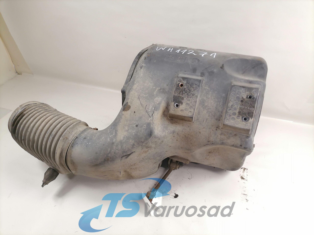 Volvo Air filter housing 3979505 - Oro įsiurbimo sistema - Sunkvežimis: foto 2 Volvo Air filter housing 3979505 - Oro įsiurbimo sistema - Sunkvežimis: foto 2