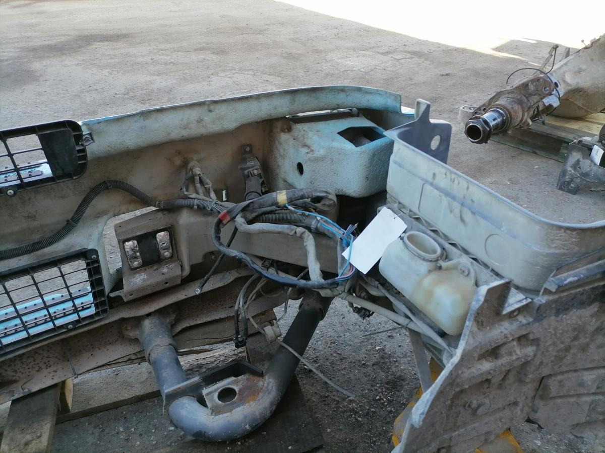 Volvo Bumper 20855700 - Bamperis - Sunkvežimis: foto 4 Volvo Bumper 20855700 - Bamperis - Sunkvežimis: foto 4