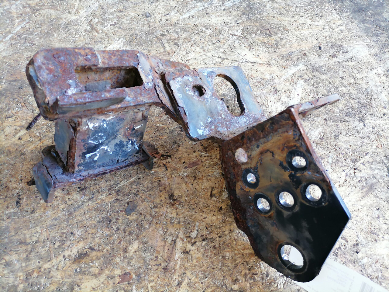 Volvo Bumper bracket 20429580 - Bamperis - Sunkvežimis: foto 2 Volvo Bumper bracket 20429580 - Bamperis - Sunkvežimis: foto 2