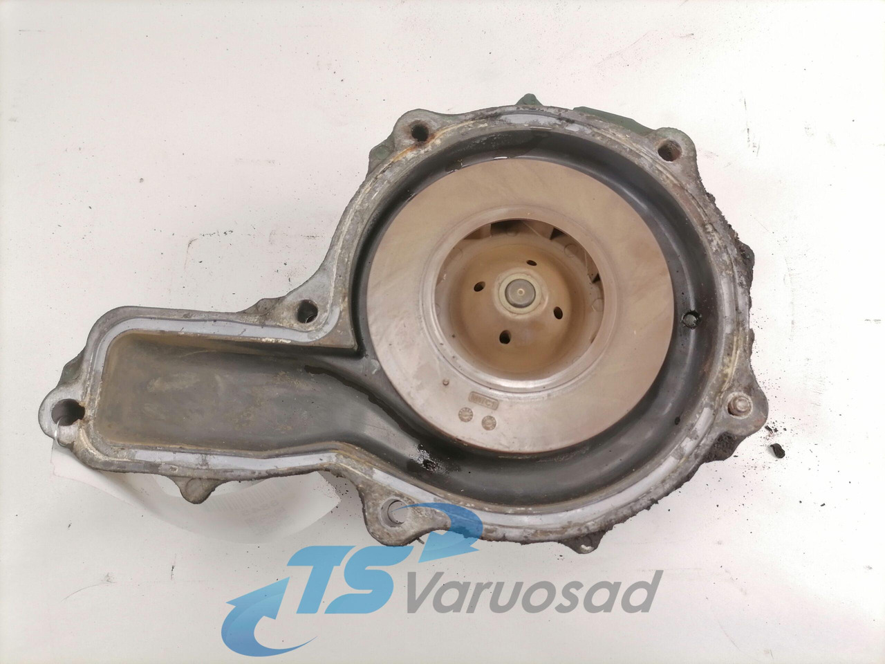 Volvo Cooling pump 20744939 - Aušinimo skysčio siurblys - Sunkvežimis: foto 4 Volvo Cooling pump 20744939 - Aušinimo skysčio siurblys - Sunkvežimis: foto 4
