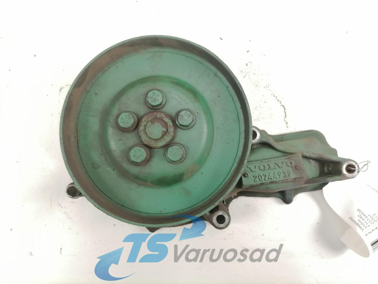 Volvo Cooling pump 20744939 - Aušinimo skysčio siurblys - Sunkvežimis: foto 2 Volvo Cooling pump 20744939 - Aušinimo skysčio siurblys - Sunkvežimis: foto 2