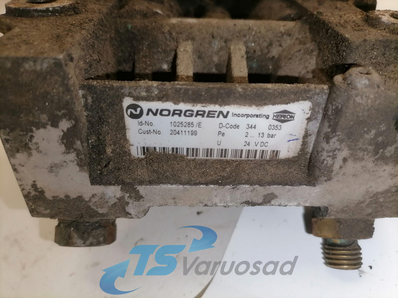 Volvo Engine control switch 2041199 - Išmetimo sistema - Sunkvežimis: foto 2 Volvo Engine control switch 2041199 - Išmetimo sistema - Sunkvežimis: foto 2