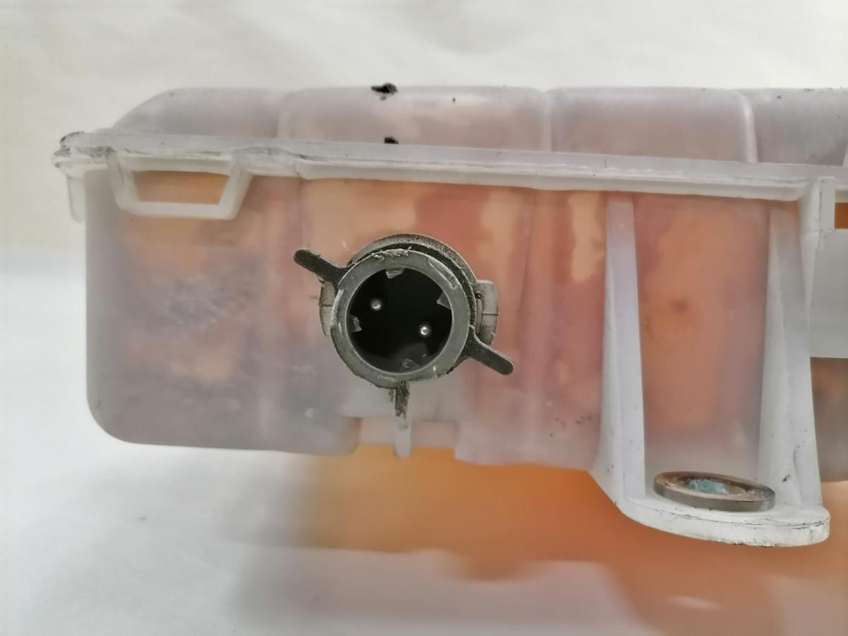 Volvo Expansion tank 996021 - Universali dalis - Sunkvežimis: foto 5 Volvo Expansion tank 996021 - Universali dalis - Sunkvežimis: foto 5