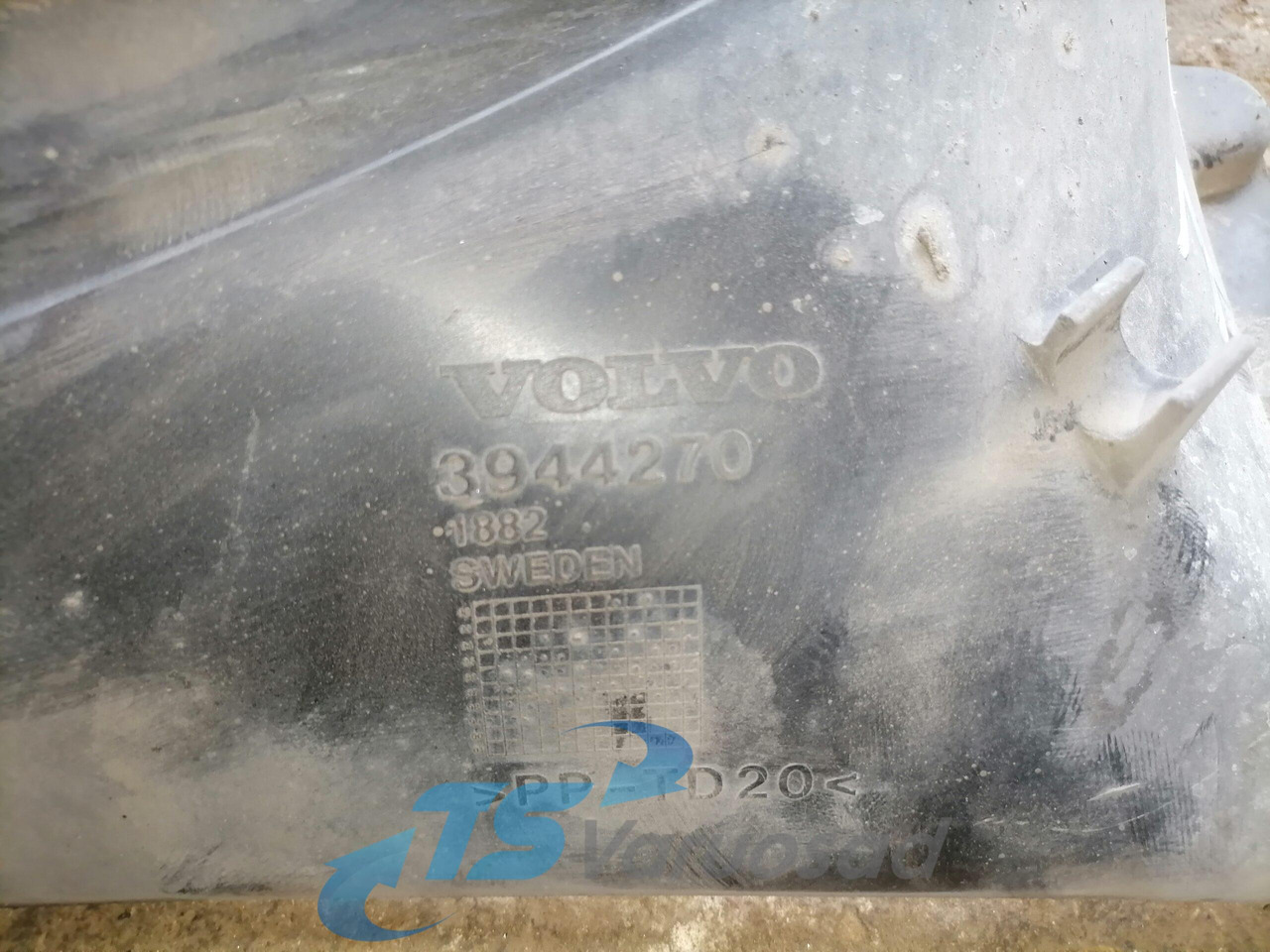 Volvo Fan shroud 3944270 - Radiatorius - Sunkvežimis: foto 3 Volvo Fan shroud 3944270 - Radiatorius - Sunkvežimis: foto 3