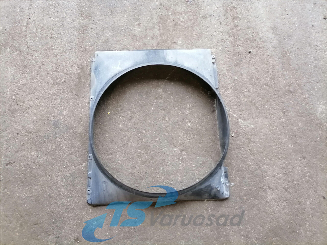 Volvo Fan shroud 3944270 - Radiatorius - Sunkvežimis: foto 1 Volvo Fan shroud 3944270 - Radiatorius - Sunkvežimis: foto 1