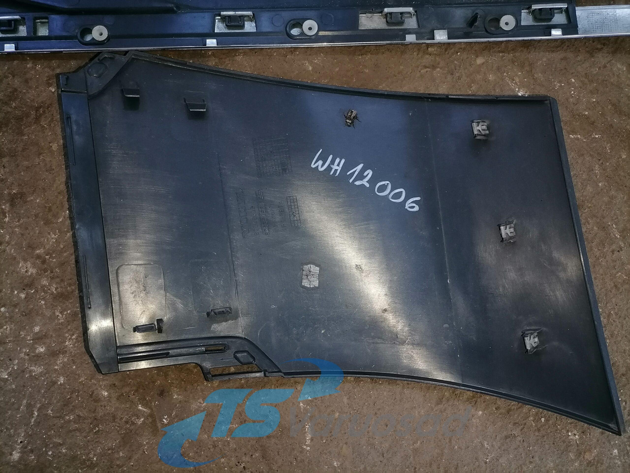 Volvo Grille panel 84027588 - Grotelės - Sunkvežimis: foto 3 Volvo Grille panel 84027588 - Grotelės - Sunkvežimis: foto 3
